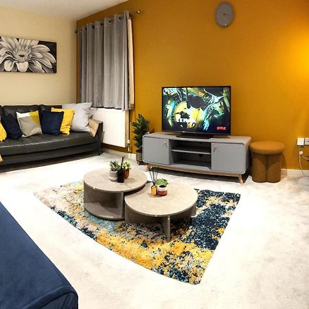 Large Cosy 2 Bedroom Ground Floor Flat In Stevenage Sg1 Sleeps 4-5 Free Parking エクステリア 写真
