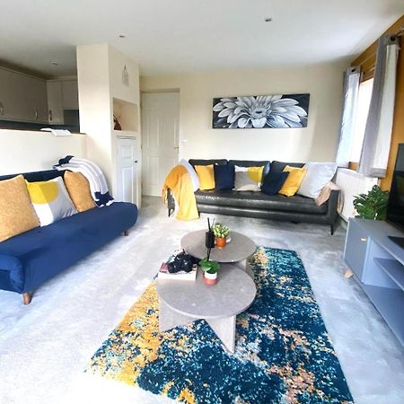 Large Cosy 2 Bedroom Ground Floor Flat In Stevenage Sg1 Sleeps 4-5 Free Parking エクステリア 写真