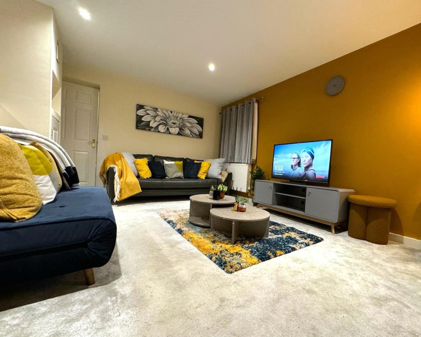 Large Cosy 2 Bedroom Ground Floor Flat In Stevenage Sg1 Sleeps 4-5 Free Parking エクステリア 写真