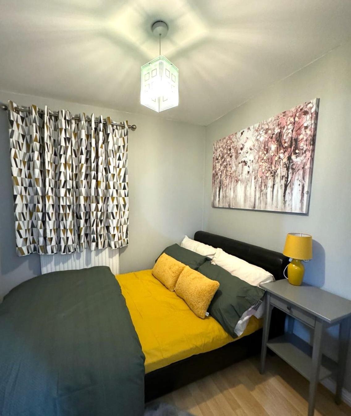 Large Cosy 2 Bedroom Ground Floor Flat In Stevenage Sg1 Sleeps 4-5 Free Parking エクステリア 写真