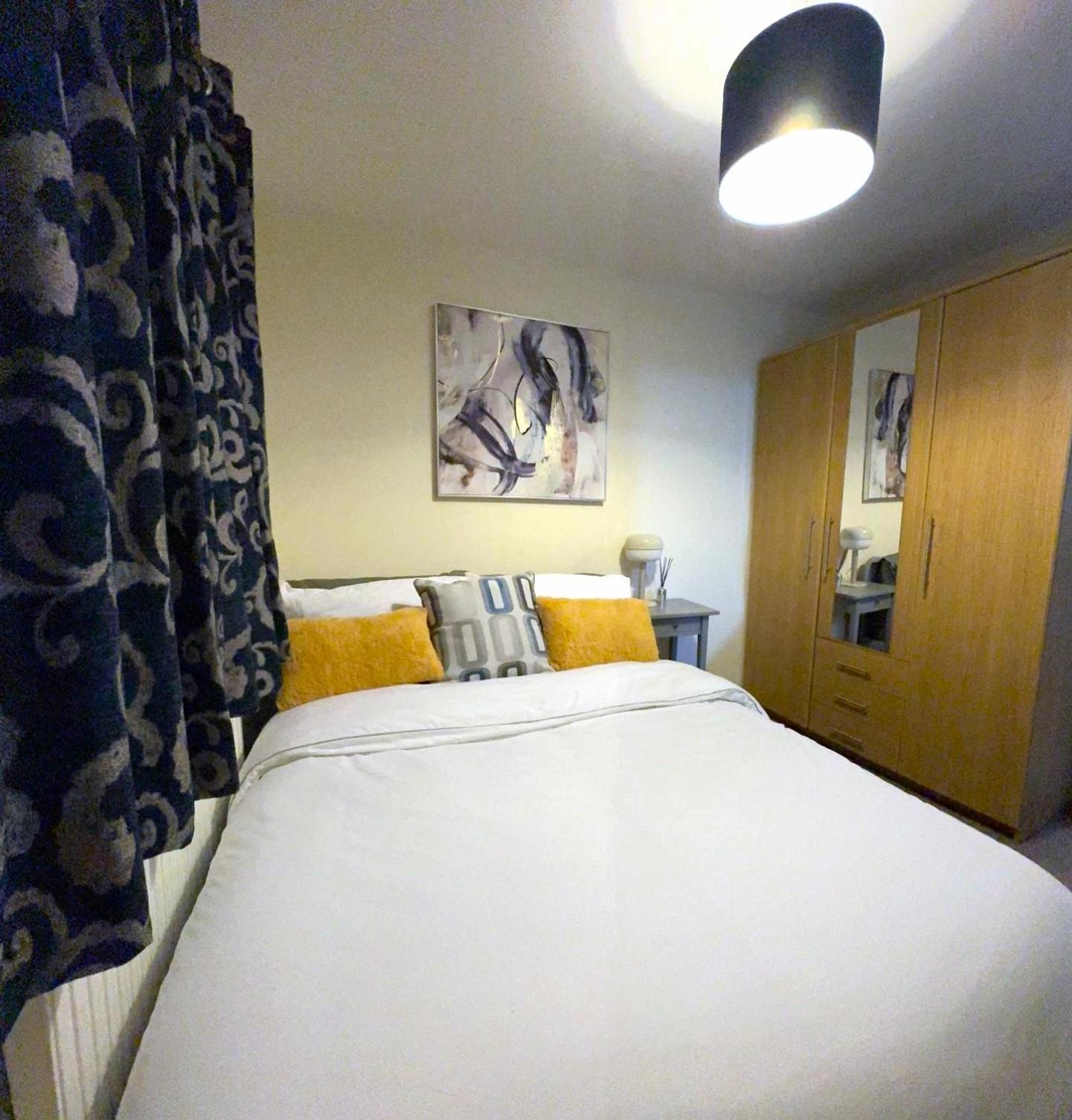 Large Cosy 2 Bedroom Ground Floor Flat In Stevenage Sg1 Sleeps 4-5 Free Parking エクステリア 写真