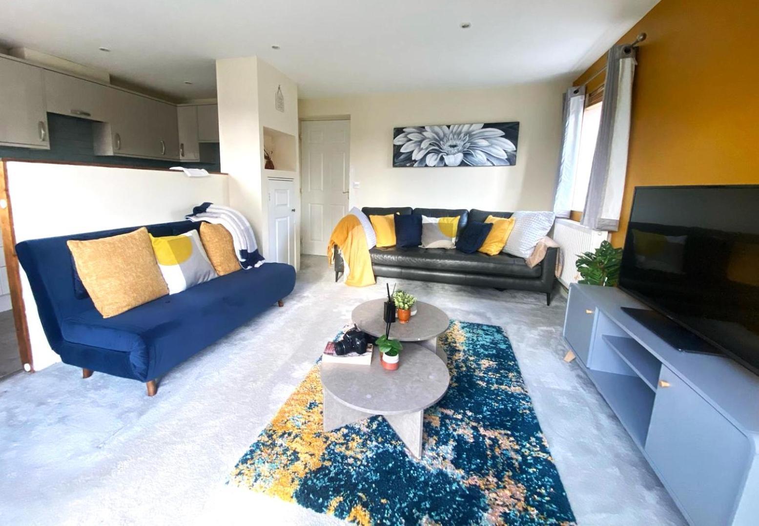 Large Cosy 2 Bedroom Ground Floor Flat In Stevenage Sg1 Sleeps 4-5 Free Parking エクステリア 写真