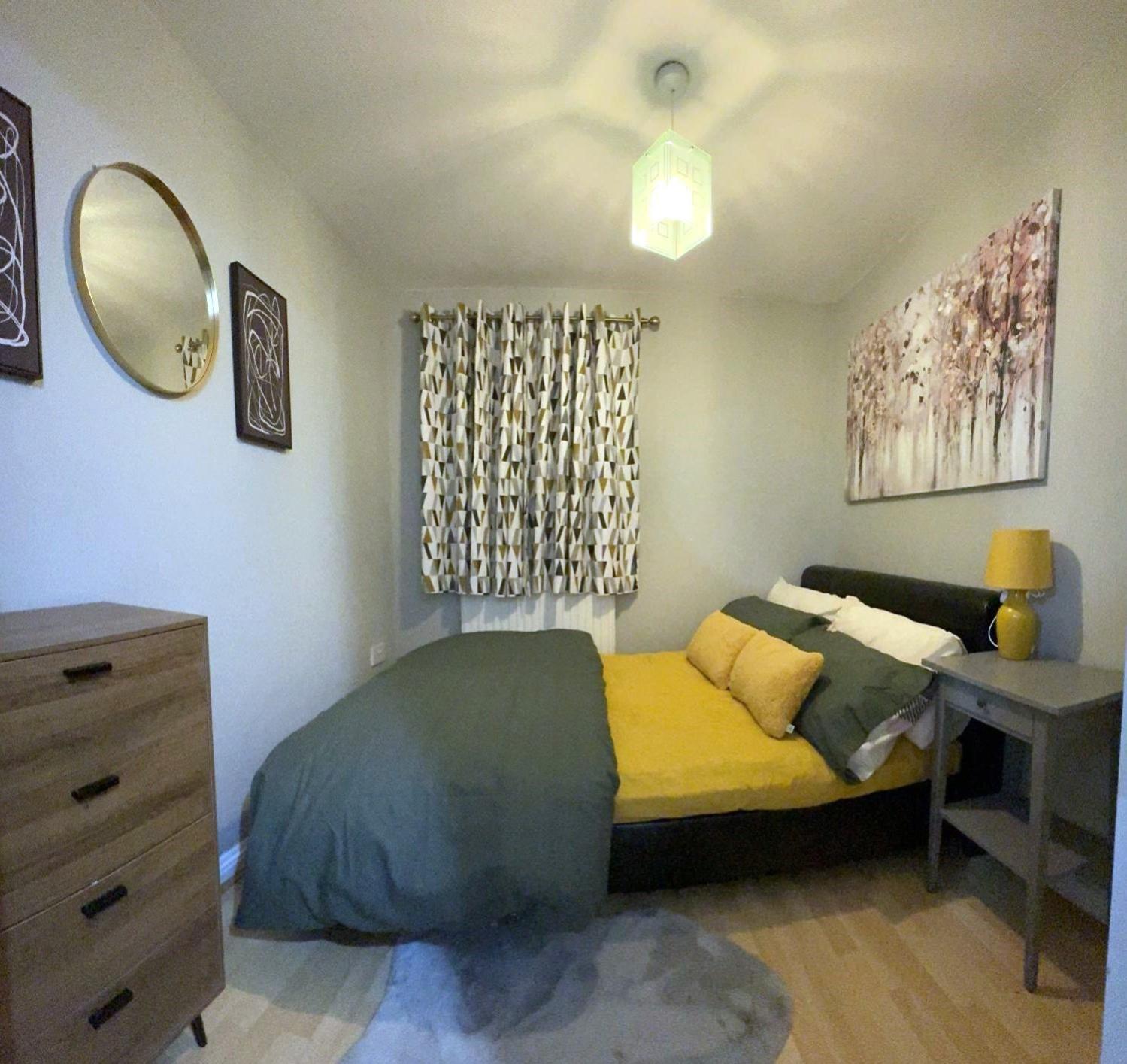 Large Cosy 2 Bedroom Ground Floor Flat In Stevenage Sg1 Sleeps 4-5 Free Parking エクステリア 写真